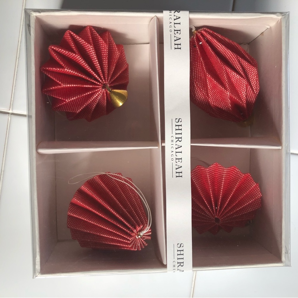 NWT Shiraleah Campitello ornaments, set of 4, new in box, red 3D with go…